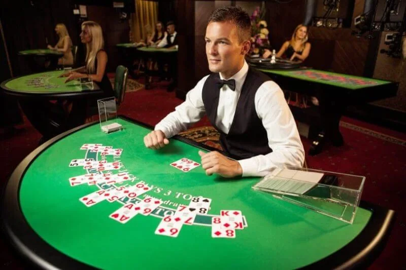 Suasana meja permainan kasino live FUNGAME777